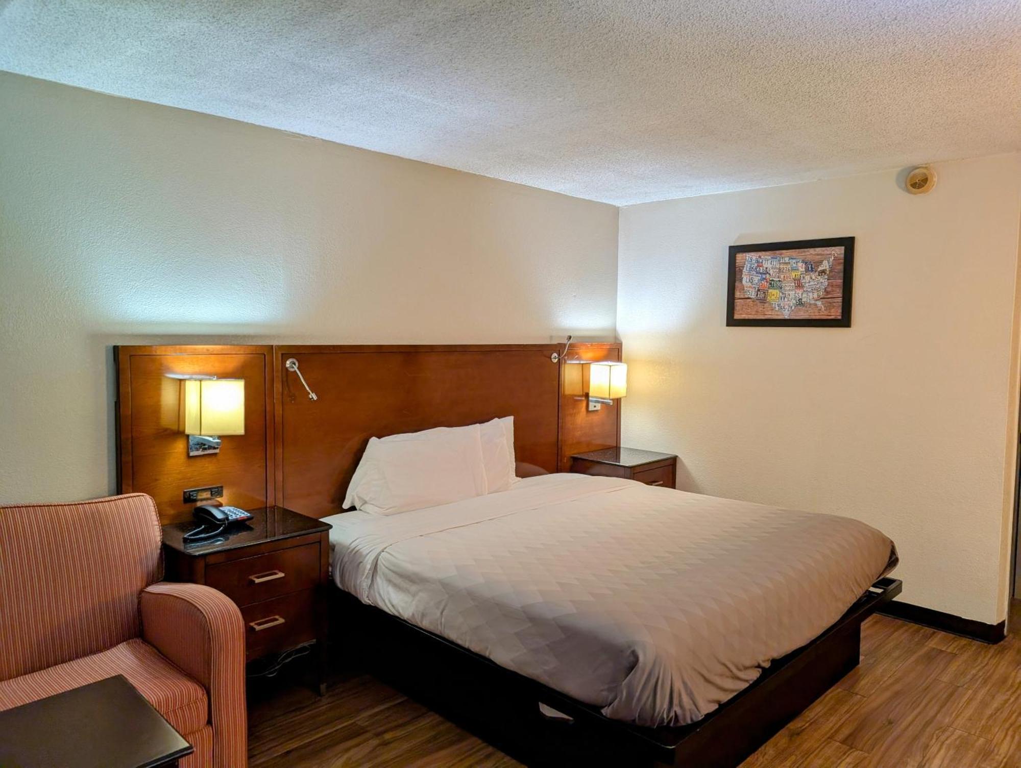Travelodge By Wyndham Forsyth Buitenkant foto