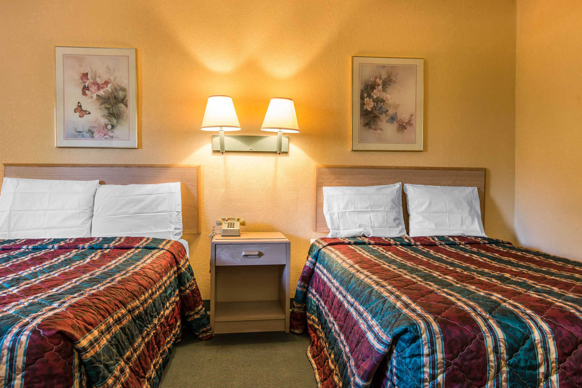Travelodge By Wyndham Forsyth Kamer foto