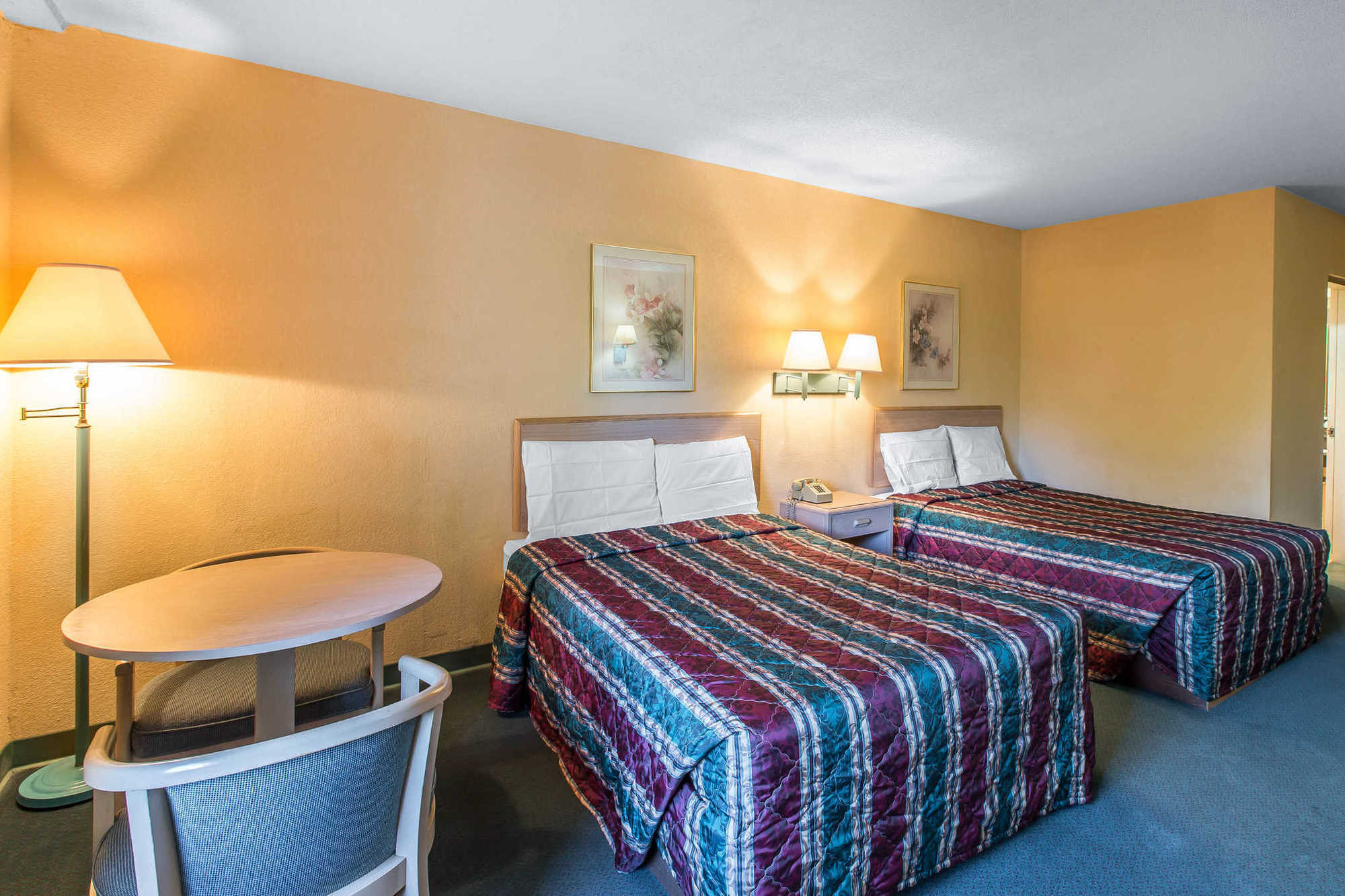 Travelodge By Wyndham Forsyth Kamer foto