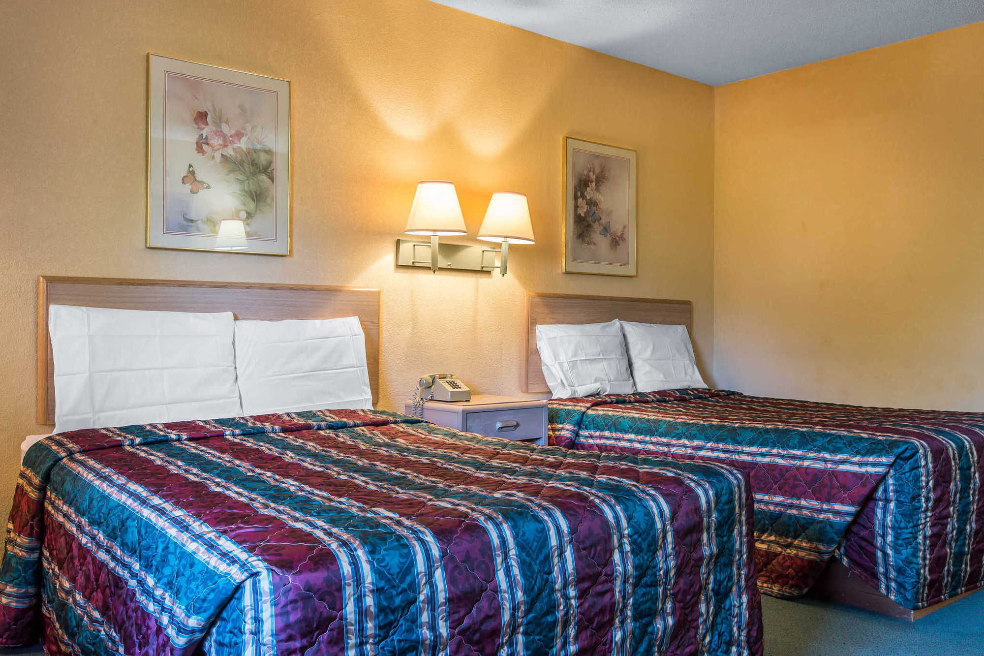Travelodge By Wyndham Forsyth Kamer foto