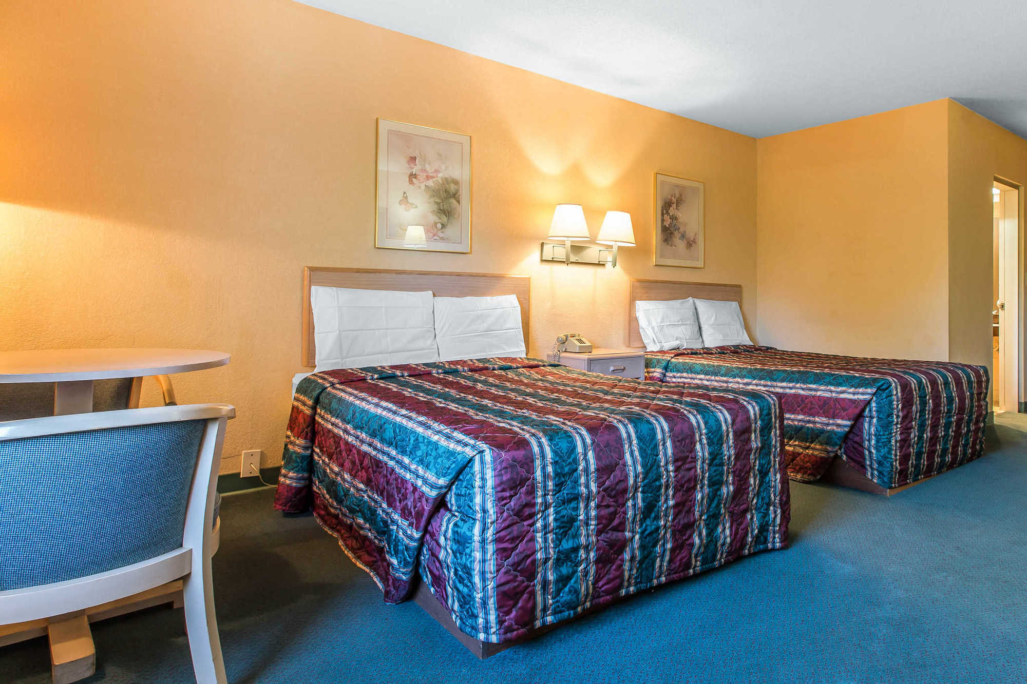Travelodge By Wyndham Forsyth Kamer foto