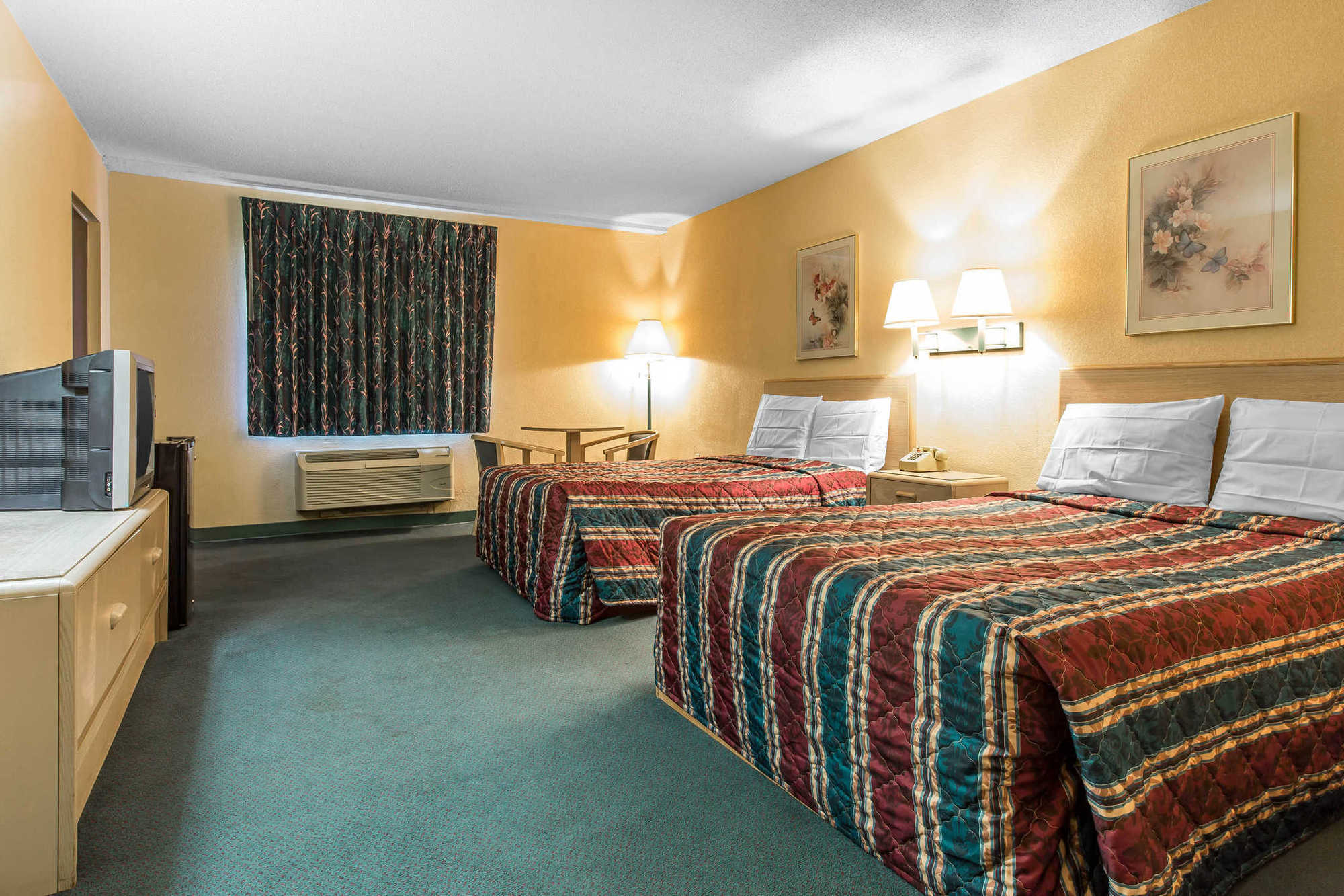 Travelodge By Wyndham Forsyth Kamer foto