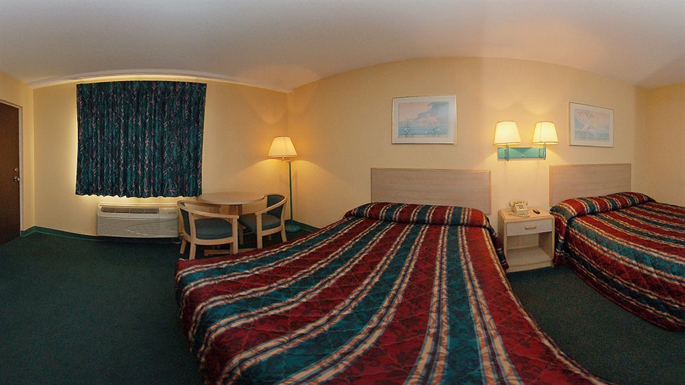 Travelodge By Wyndham Forsyth Buitenkant foto