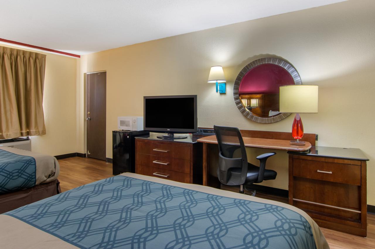 Travelodge By Wyndham Forsyth Buitenkant foto