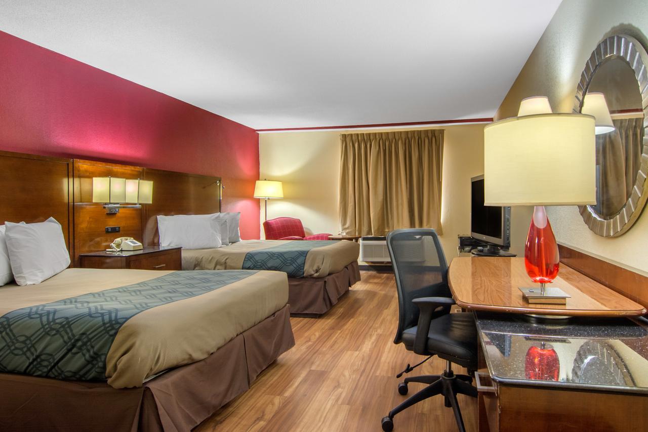 Travelodge By Wyndham Forsyth Buitenkant foto