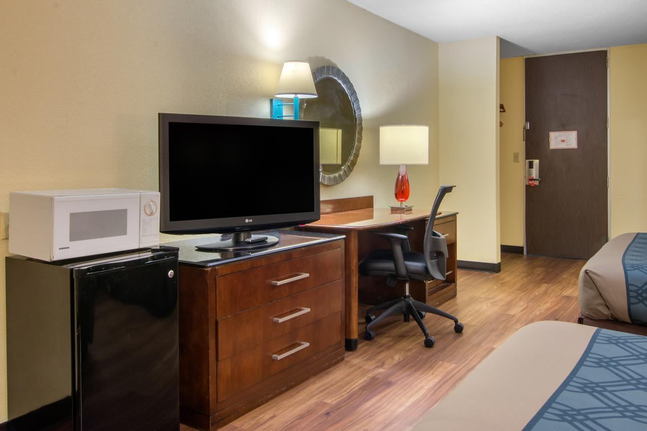 Travelodge By Wyndham Forsyth Buitenkant foto