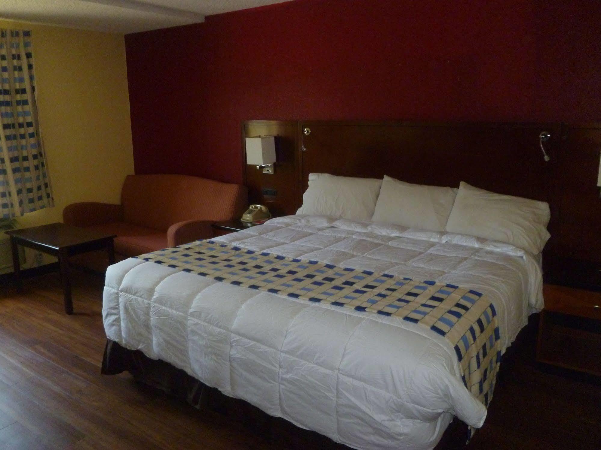 Travelodge By Wyndham Forsyth Buitenkant foto