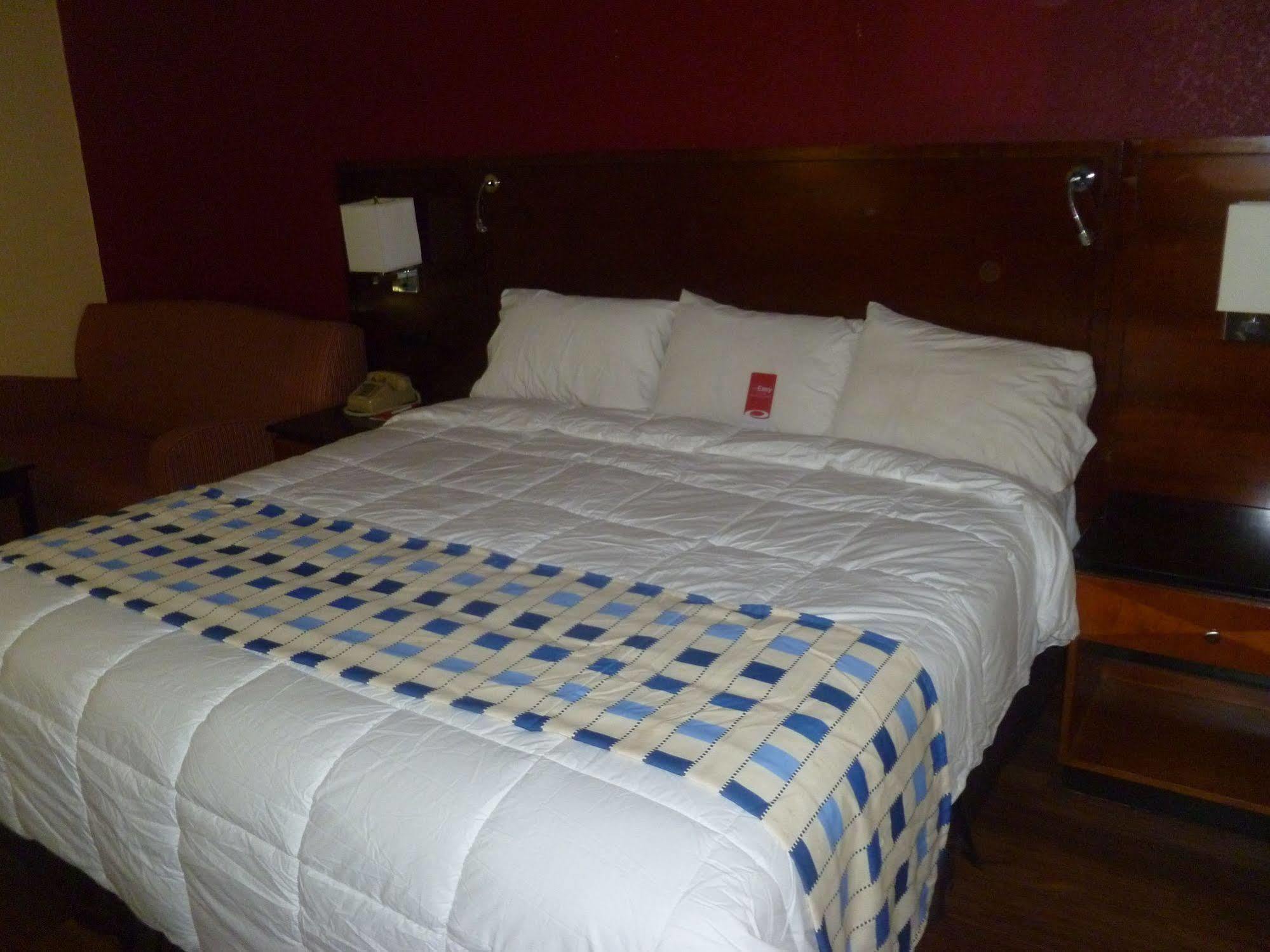Travelodge By Wyndham Forsyth Buitenkant foto