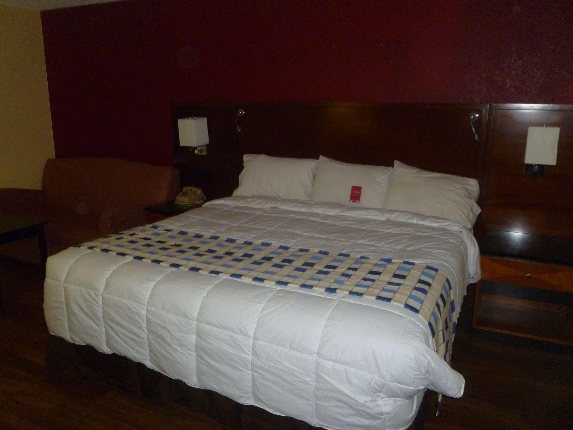 Travelodge By Wyndham Forsyth Buitenkant foto