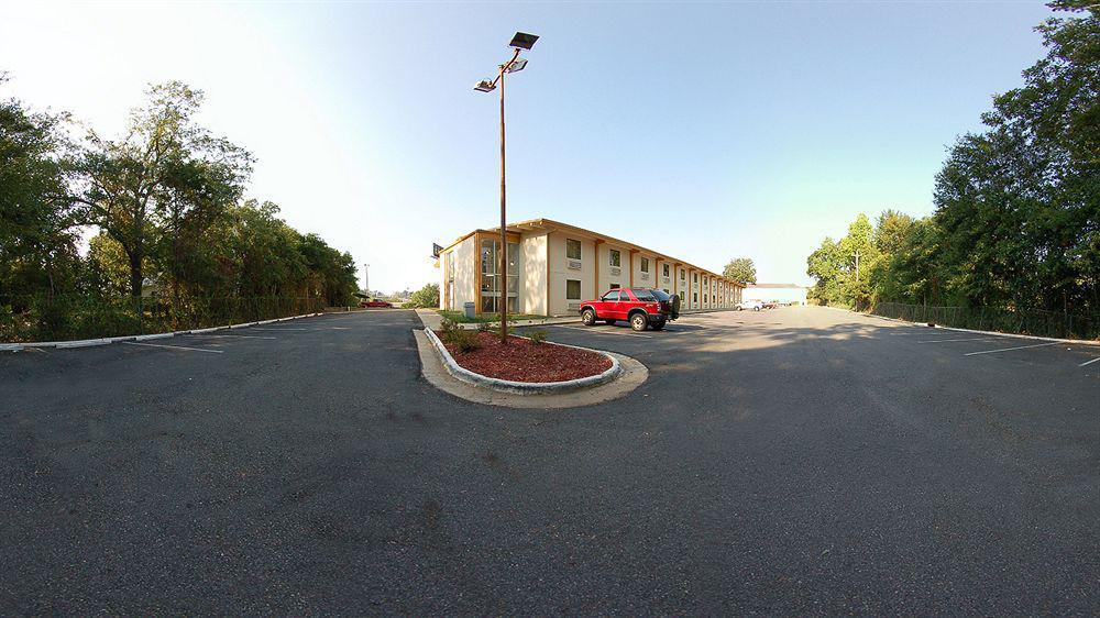 Travelodge By Wyndham Forsyth Buitenkant foto